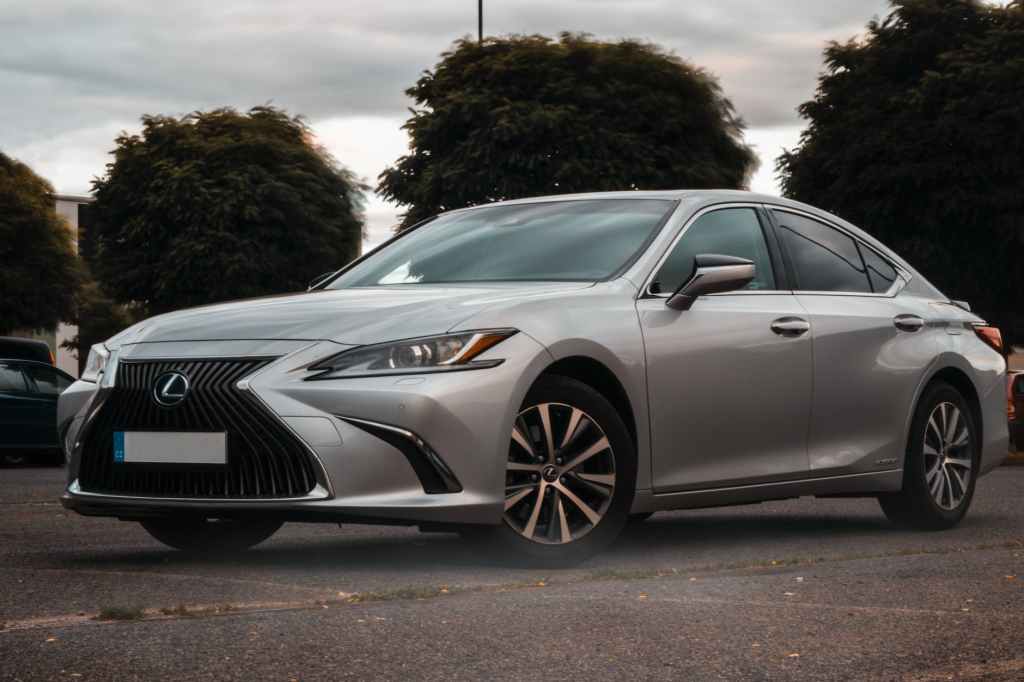 What is the disadvantage of hybrid&nbsp;cars?